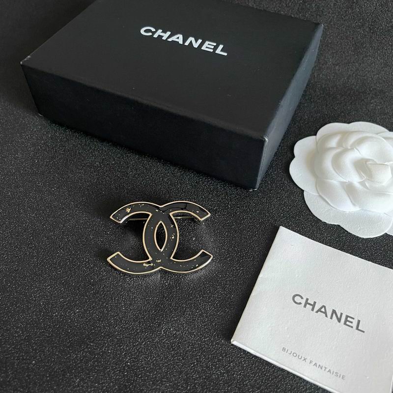 Chanel Brooch 05yxs35